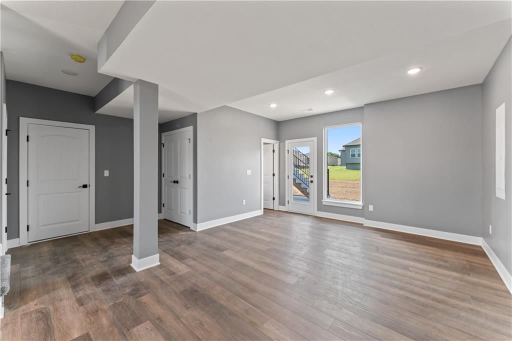 813 W Rader Street — photo 35
