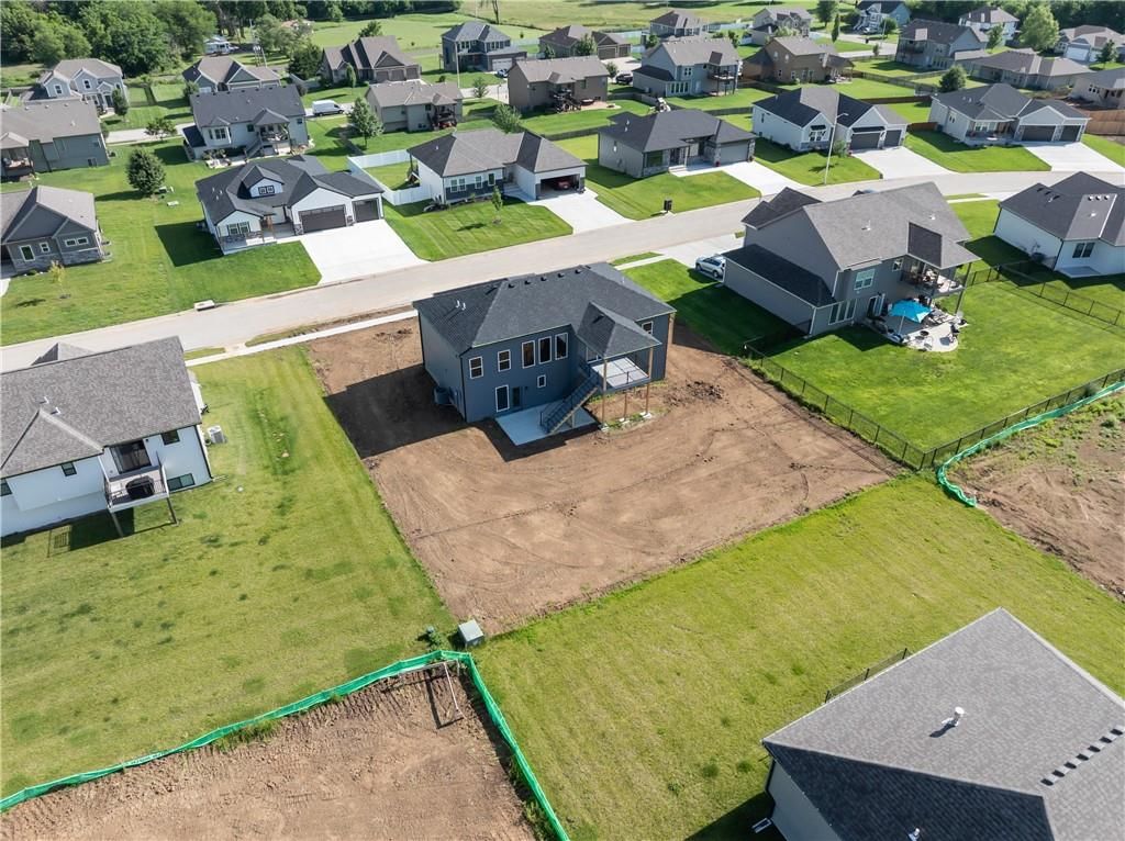 813 W Rader Street — photo 54