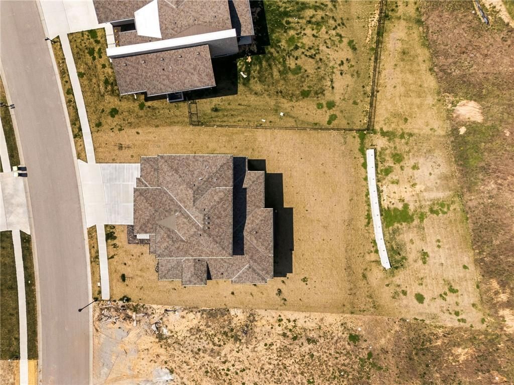 2210 NW Palisades Drive — photo 9