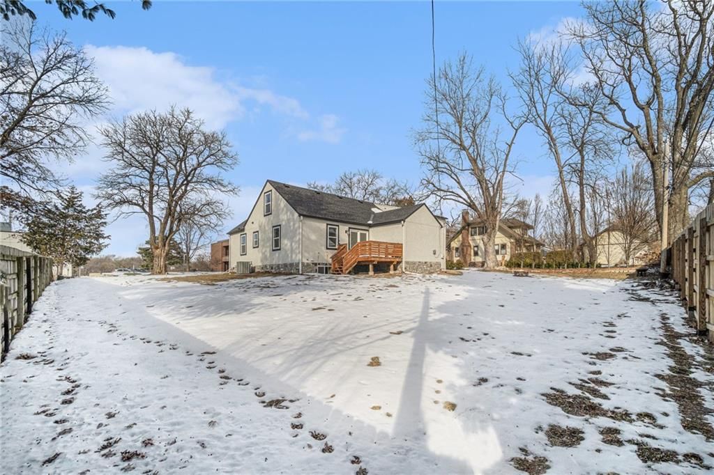 7423 State Line Road — photo 31