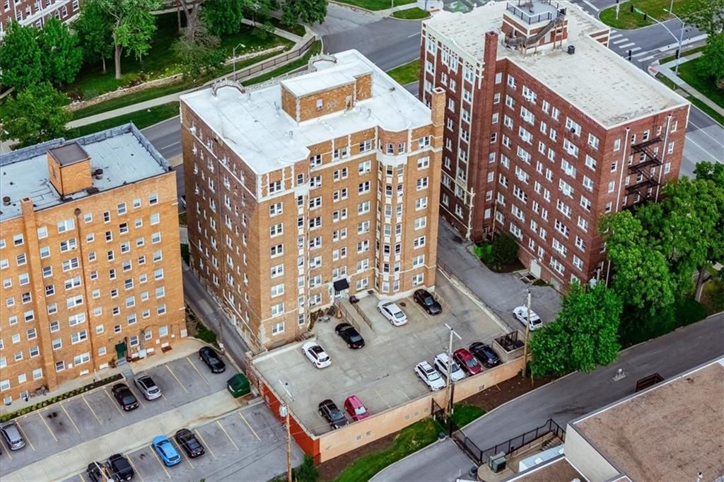 309 Emanuel Cleaver II Boulevard — photo 27