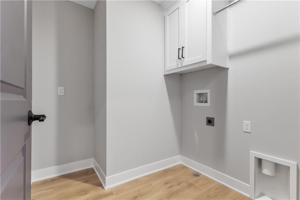 18249 Earnshaw Street — photo 28