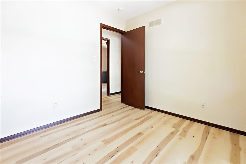 6715 Caenen Avenue — photo 10