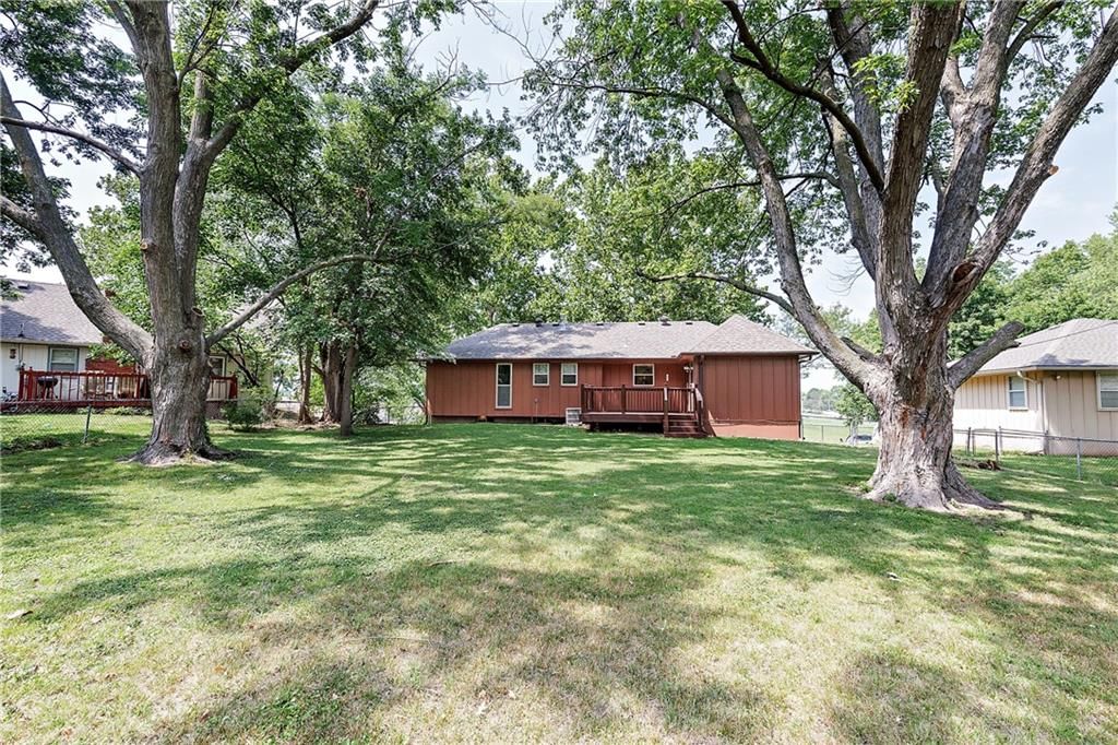 6715 Caenen Avenue — photo 11