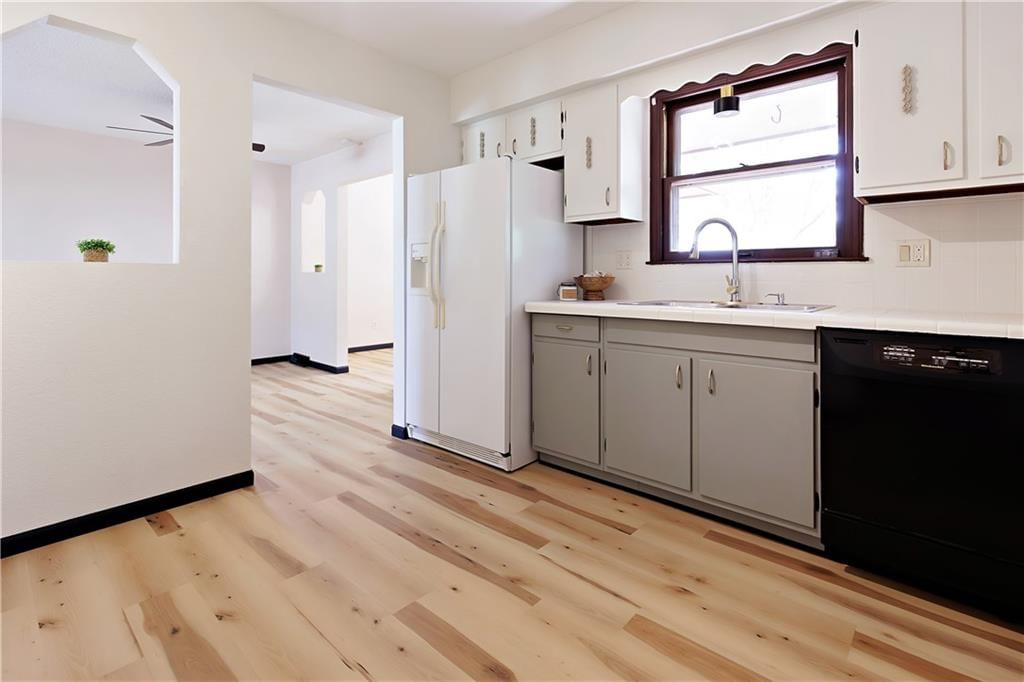 6715 Caenen Avenue — photo 23