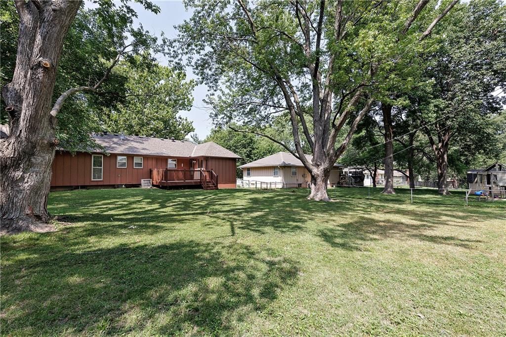 6715 Caenen Avenue — photo 37