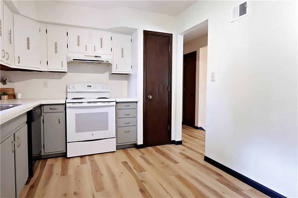 6715 Caenen Avenue — photo 42