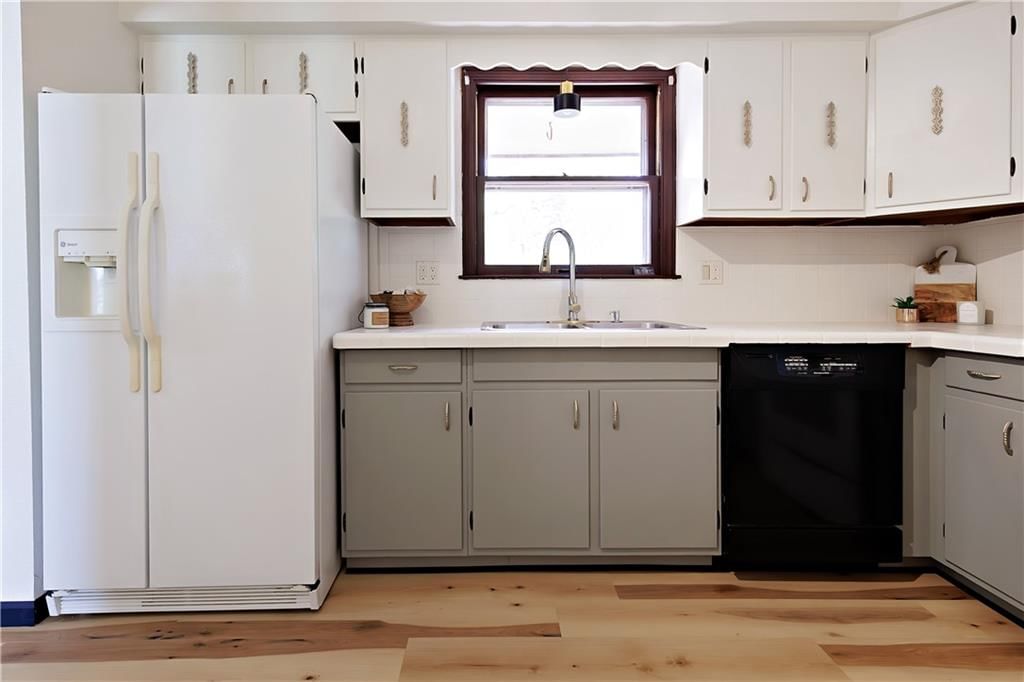 6715 Caenen Avenue — photo 45