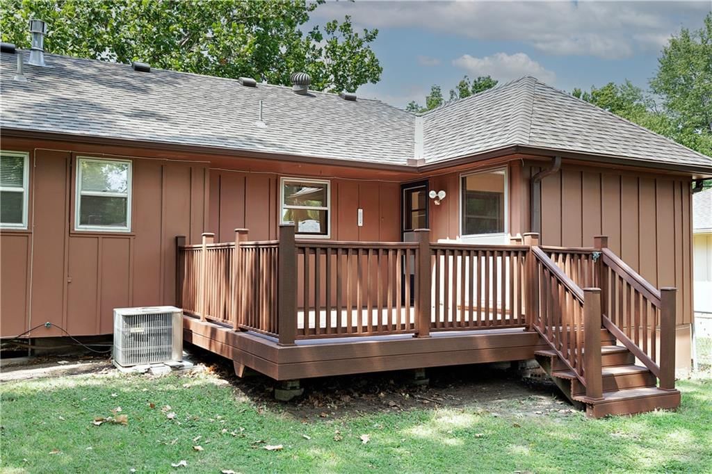 6715 Caenen Avenue — photo 46