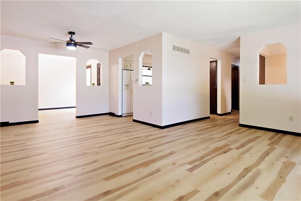 6715 Caenen Avenue — photo 47