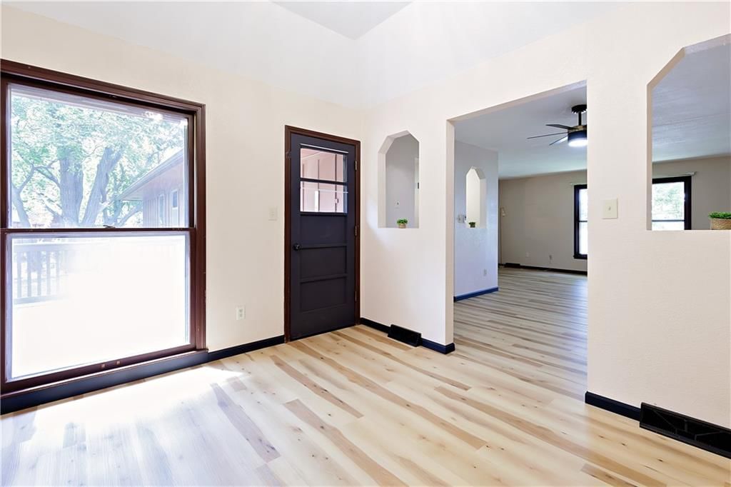 6715 Caenen Avenue — photo 49