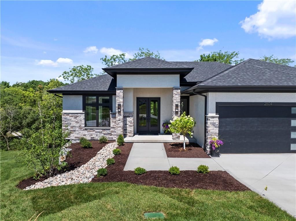 2504 NE Woodland Oak Circle — photo 3