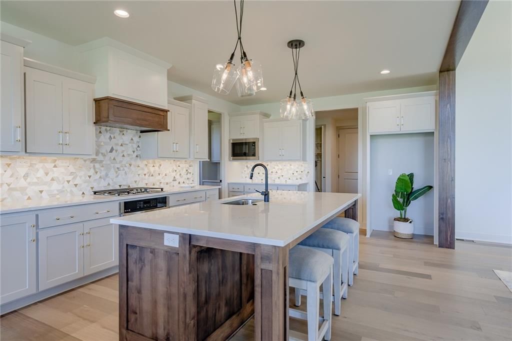 18401 Monrovia Street — photo 12