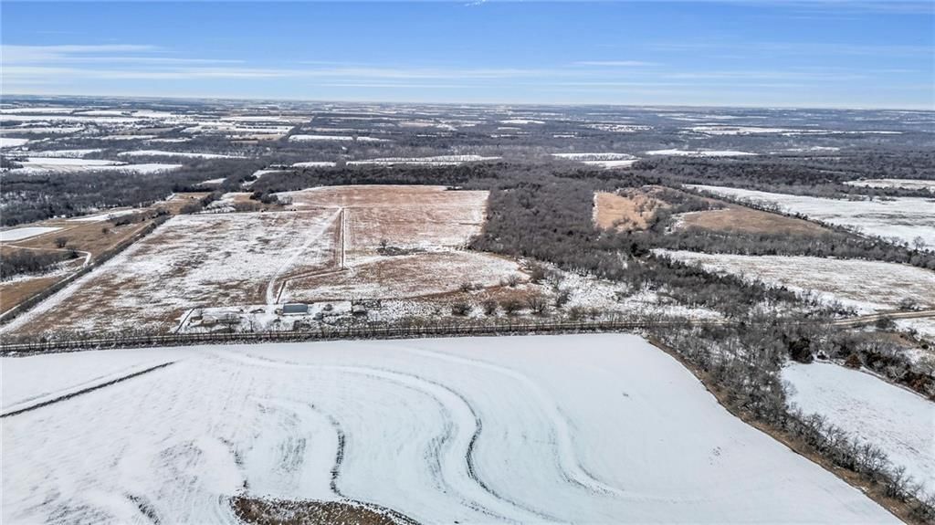 Photo 10 of 62 - 32019 S Shawnee Heights Road