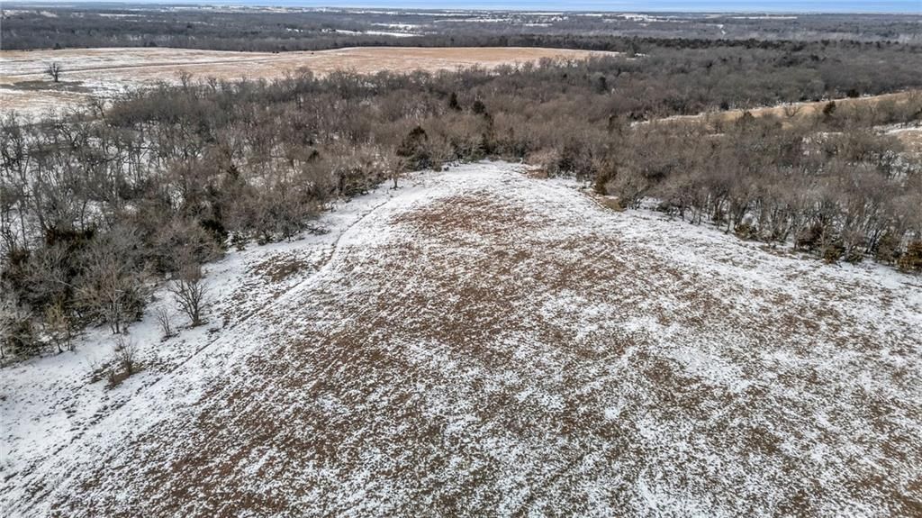 Photo 15 of 62 - 32019 S Shawnee Heights Road
