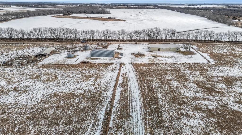 Photo 16 of 62 - 32019 S Shawnee Heights Road