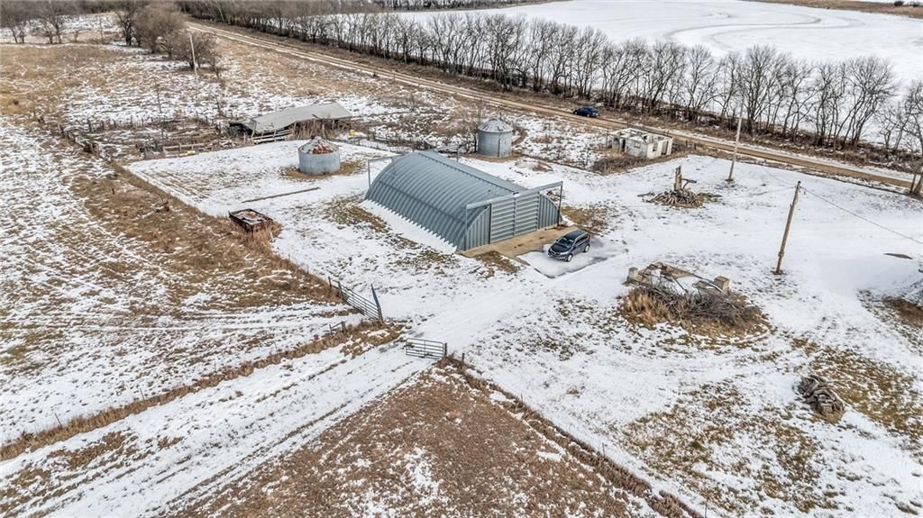 Photo 18 of 62 - 32019 S Shawnee Heights Road