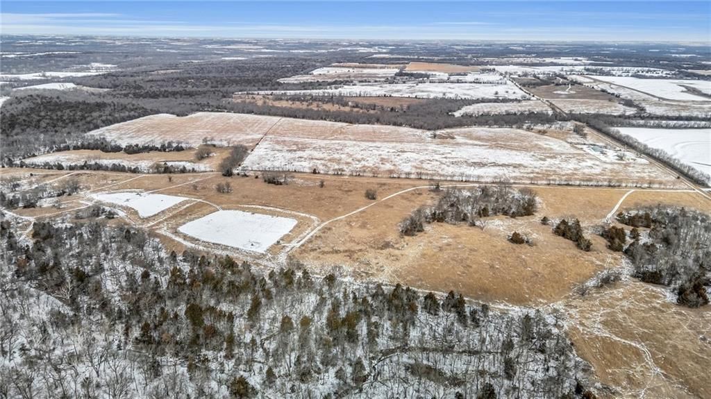 Photo 20 of 62 - 32019 S Shawnee Heights Road