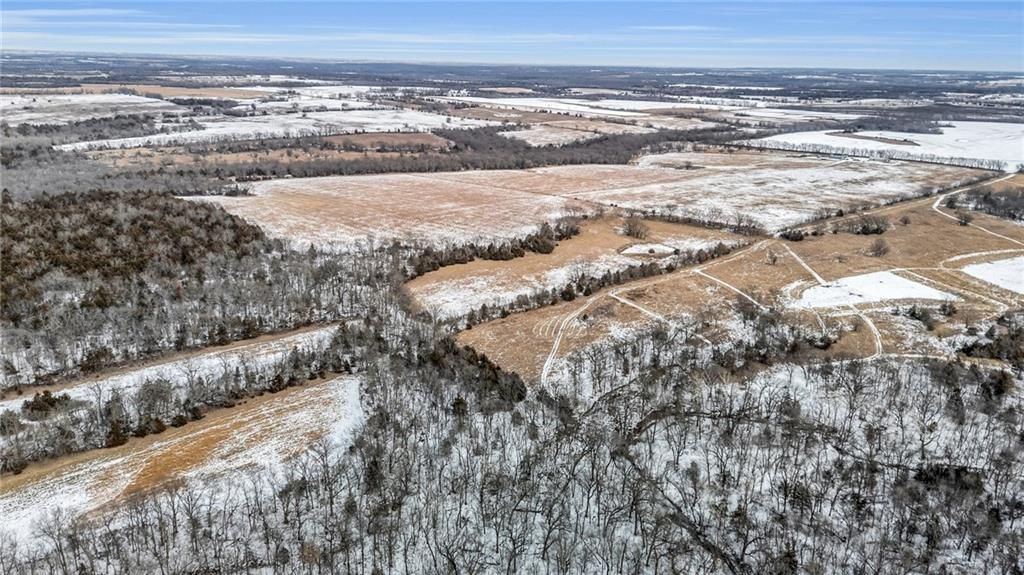 Photo 21 of 62 - 32019 S Shawnee Heights Road