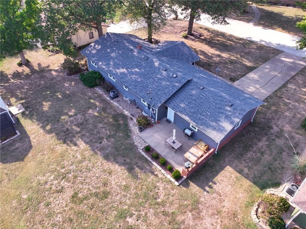 Photo 5 of 41 - 401 Minnetare Lane
