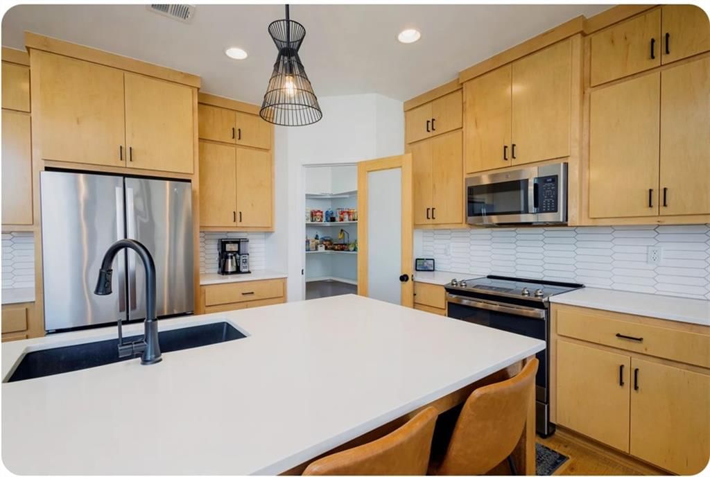 Photo 12 of 44 - 4712 SE Lyne Street