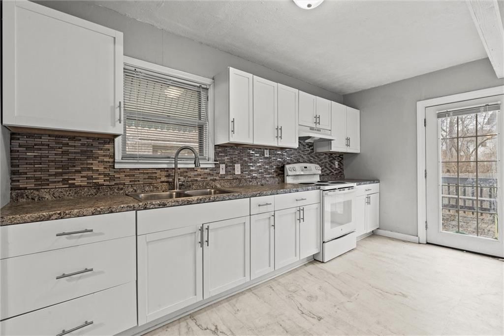 Photo 10 of 32 - 5155 Brookwood Avenue