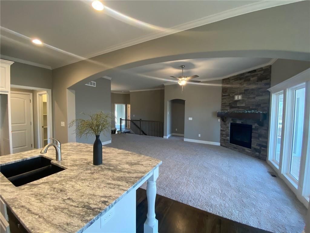 Photo 4 of 28 - 1103 Halle Drive