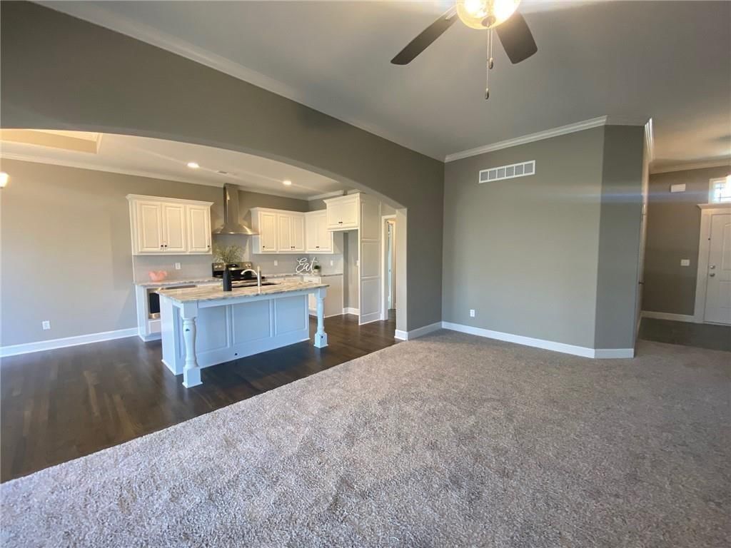 Photo 5 of 28 - 1103 Halle Drive