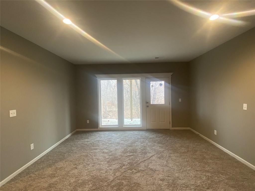 Photo 9 of 28 - 1103 Halle Drive