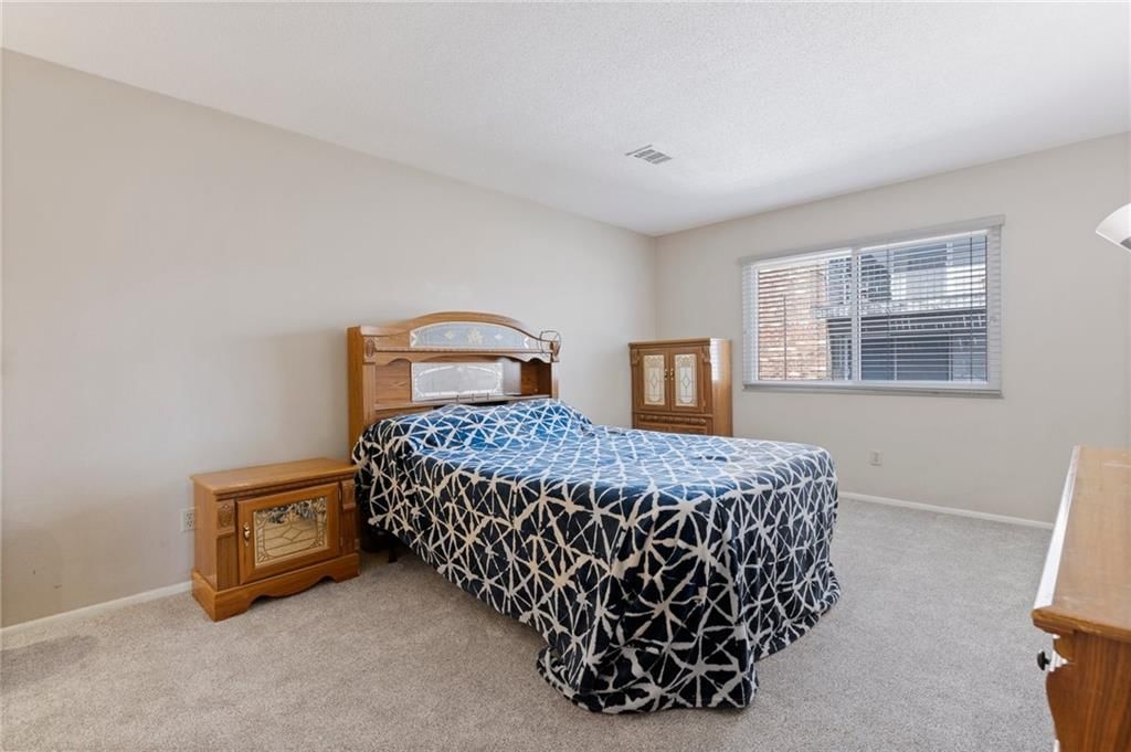 9600 Perry Lane — photo 8