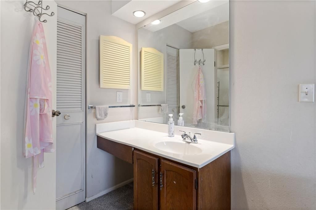 9600 Perry Lane — photo 9