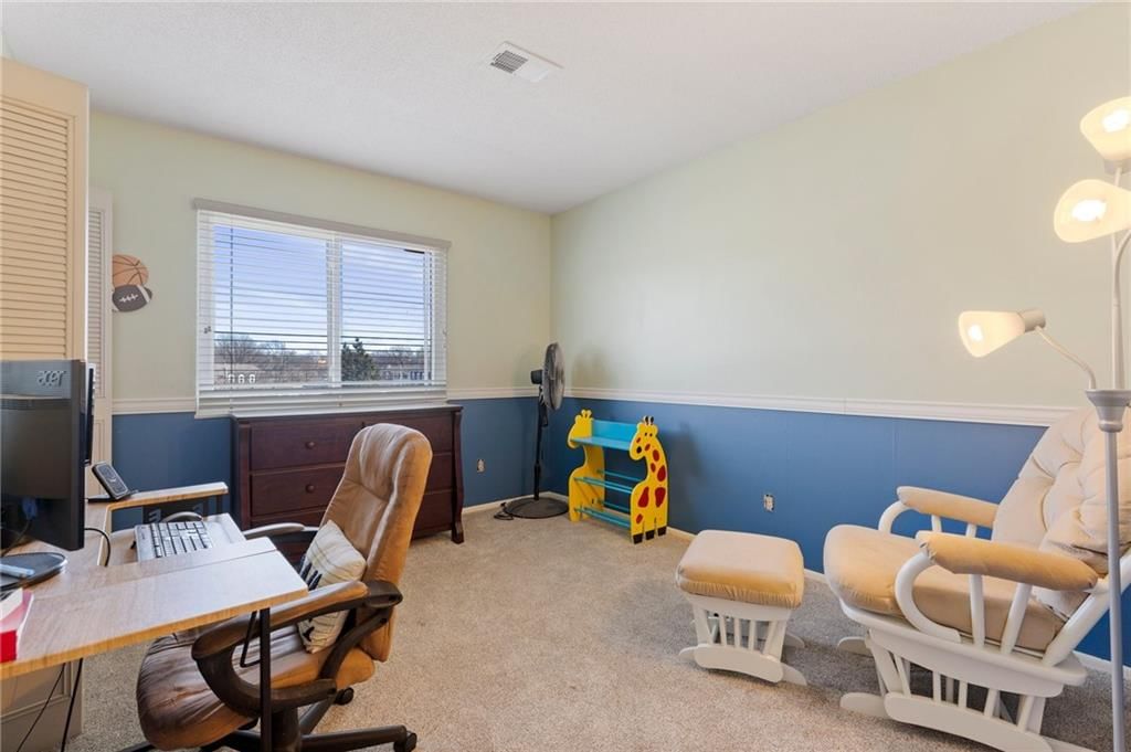 9600 Perry Lane — photo 10