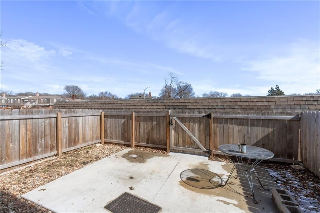 9600 Perry Lane — photo 12