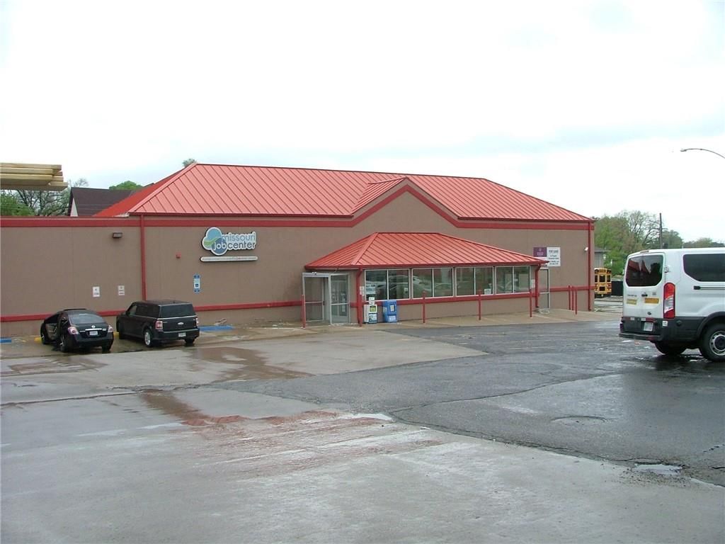 2202 Frederick Avenue — photo 2