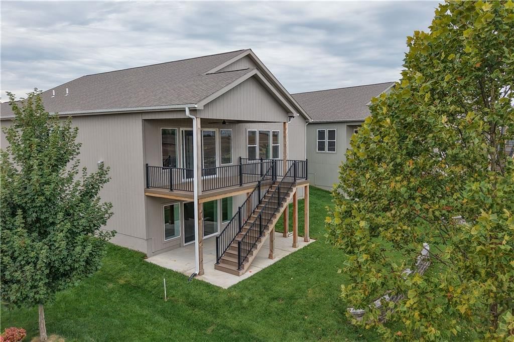 1128 SW Whitby Drive — photo 3
