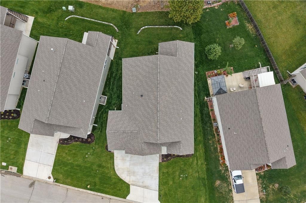 1128 SW Whitby Drive — photo 4