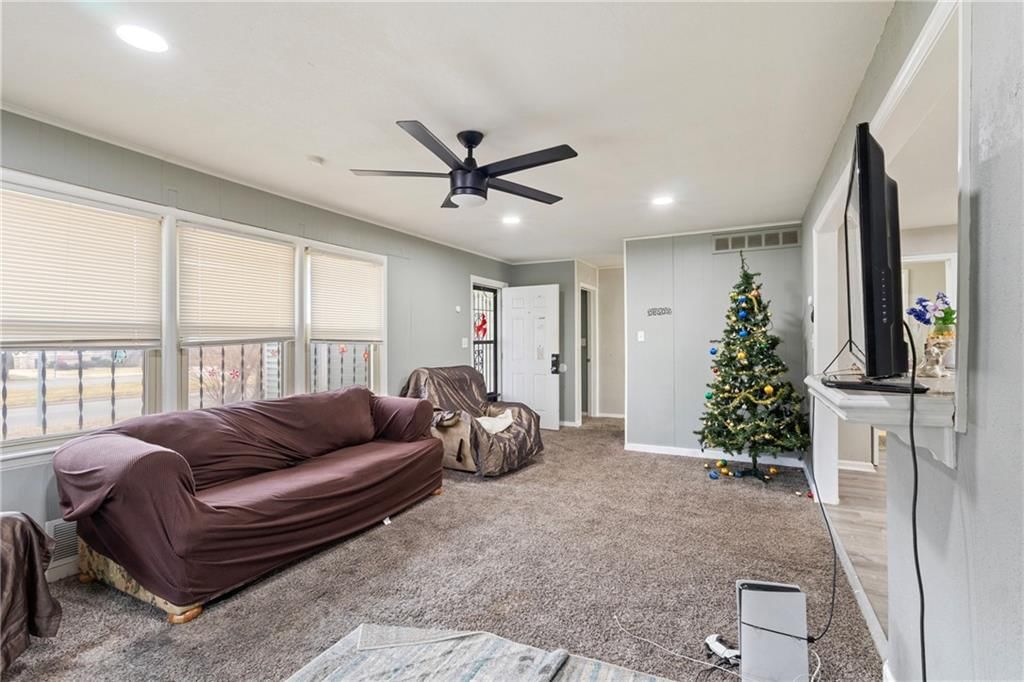 6133 Swope Parkway — photo 13