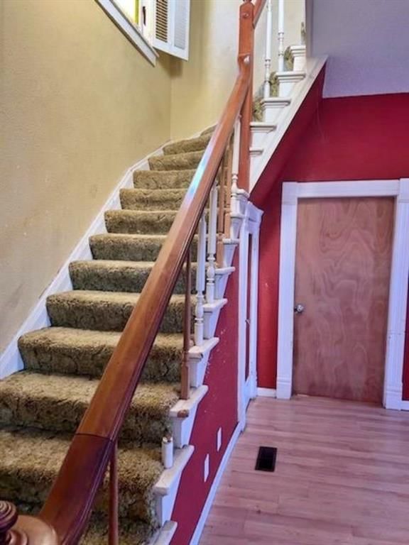 611 N Walnut Street — photo 7