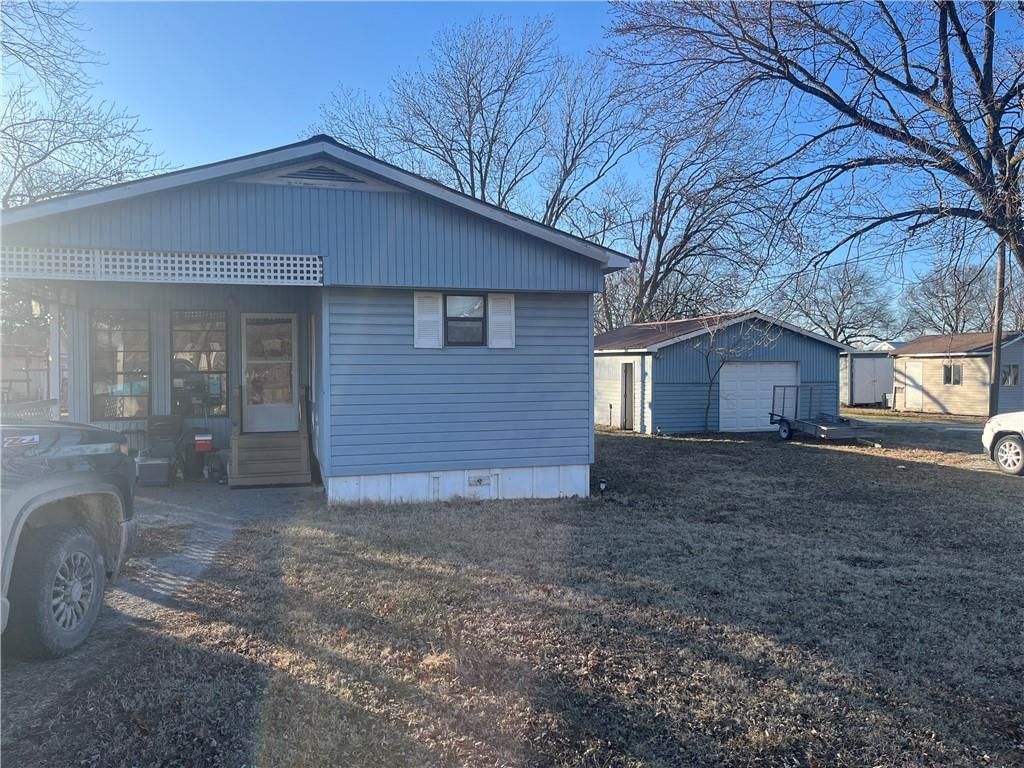 202 W Perry Street — photo 2