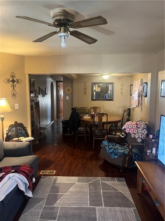 202 W Perry Street — photo 4