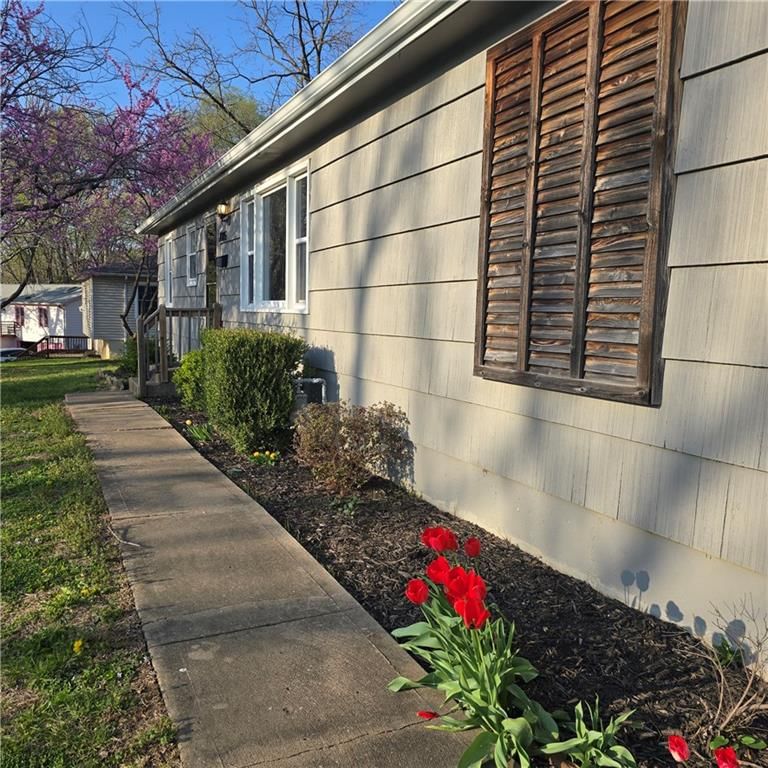 7005 N Baltimore Avenue — photo 4