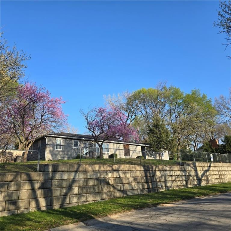 7005 N Baltimore Avenue — photo 6