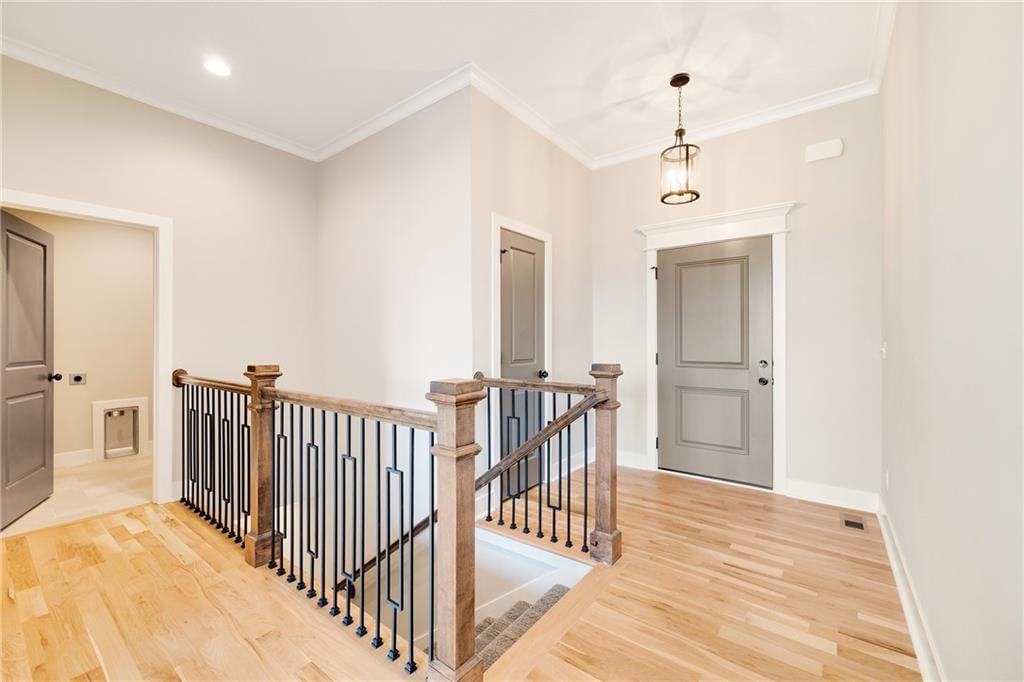 1512 Country Club Drive — photo 3