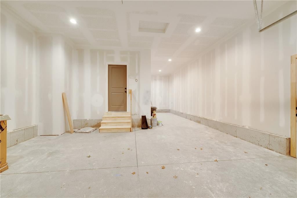 1512 Country Club Drive — photo 6