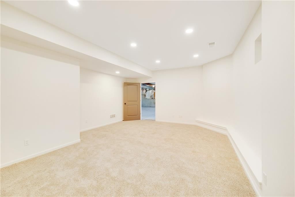 1512 Country Club Drive — photo 32