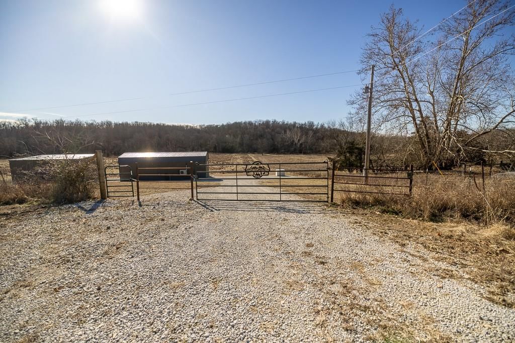 000 SE J Highway — photo 35
