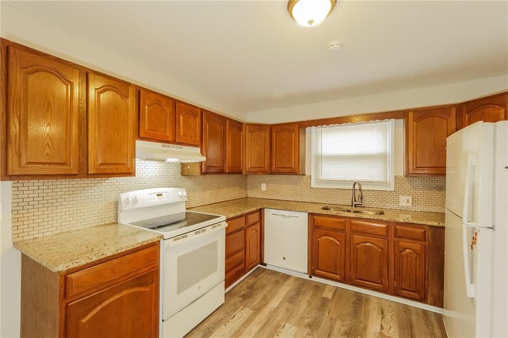5642 N Tullis Avenue — photo 9