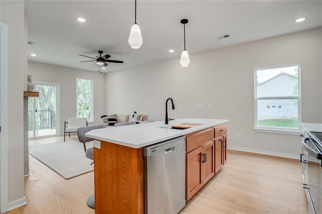 607 SW Shadow Glen Drive — photo 11