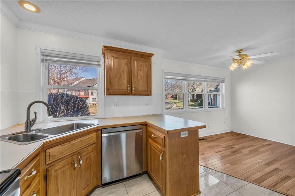 627 N Somerset Terrace — photo 9