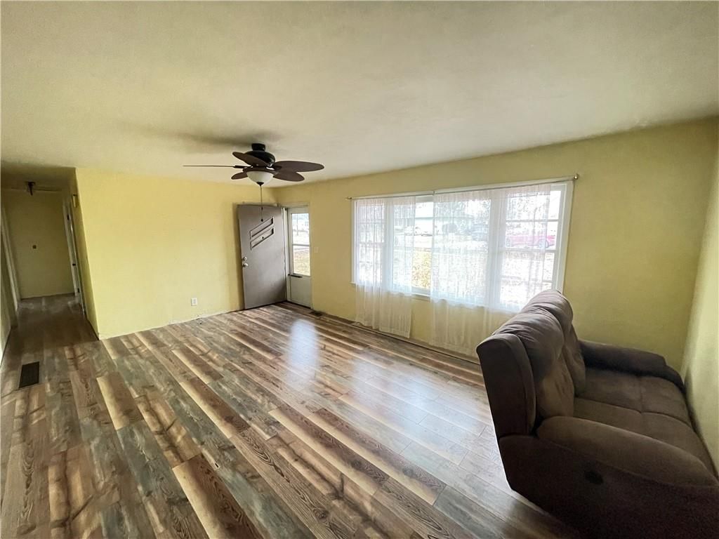 1609 S Market Street — photo 5
